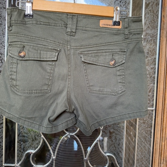 UNIONBAY Women's Olive Cargo Shorts - Picture 4 of 7